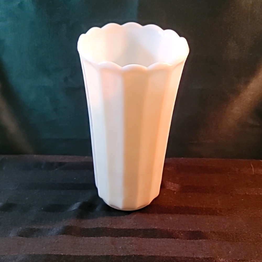 Gently loved white glass vase 9" tall EUC Beautifully designed Center please